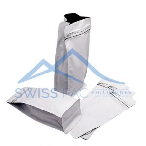 Flat bottom pouch tear off zipper