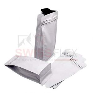 Flat bottom pouch tear off zipper 
